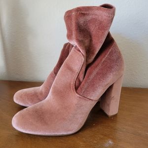 Steve Madden Mauve Velvet Side Zip Block Heel Ankle Booties size 8